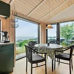1 Bedroom Stunning In V 度假居