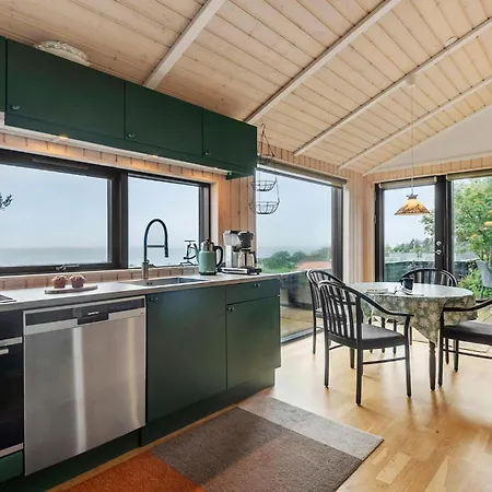 1 Bedroom Stunning In V