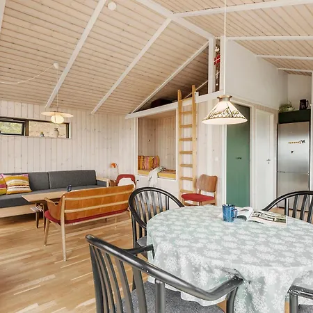 1 Bedroom Stunning In V